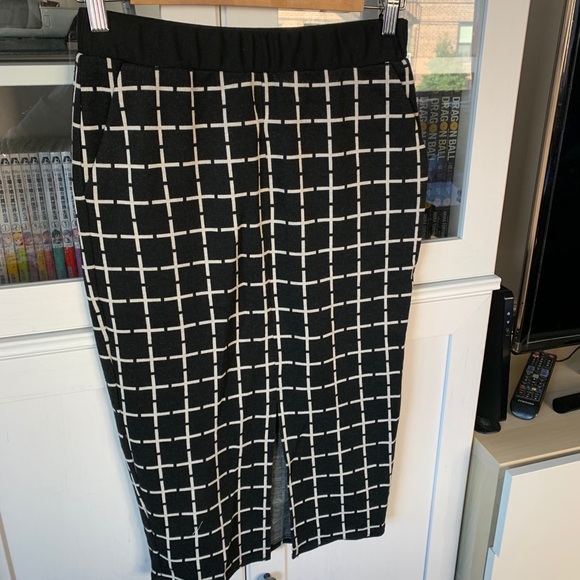 ASOS size 6 black and white check midi skirt small - Picture 2 of 2